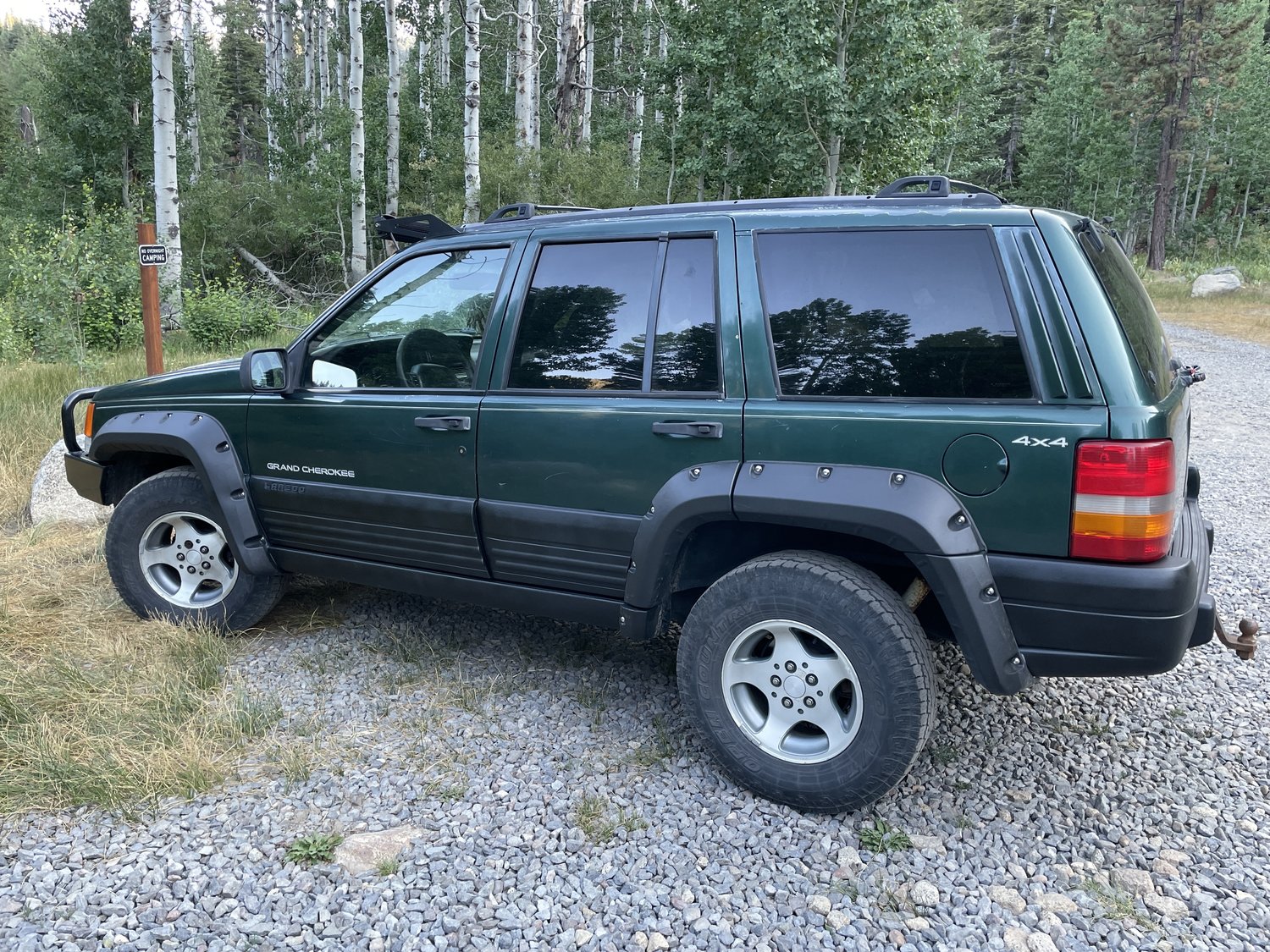 Bushwacker 1091607 CutOut Fender Flares for 9398 Jeep Grand Cherokee