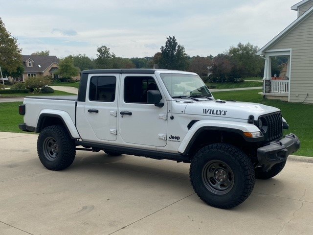 TA  Rugged Ridge 15500.77 17x9 Trail Runner Classic Steel Wheel