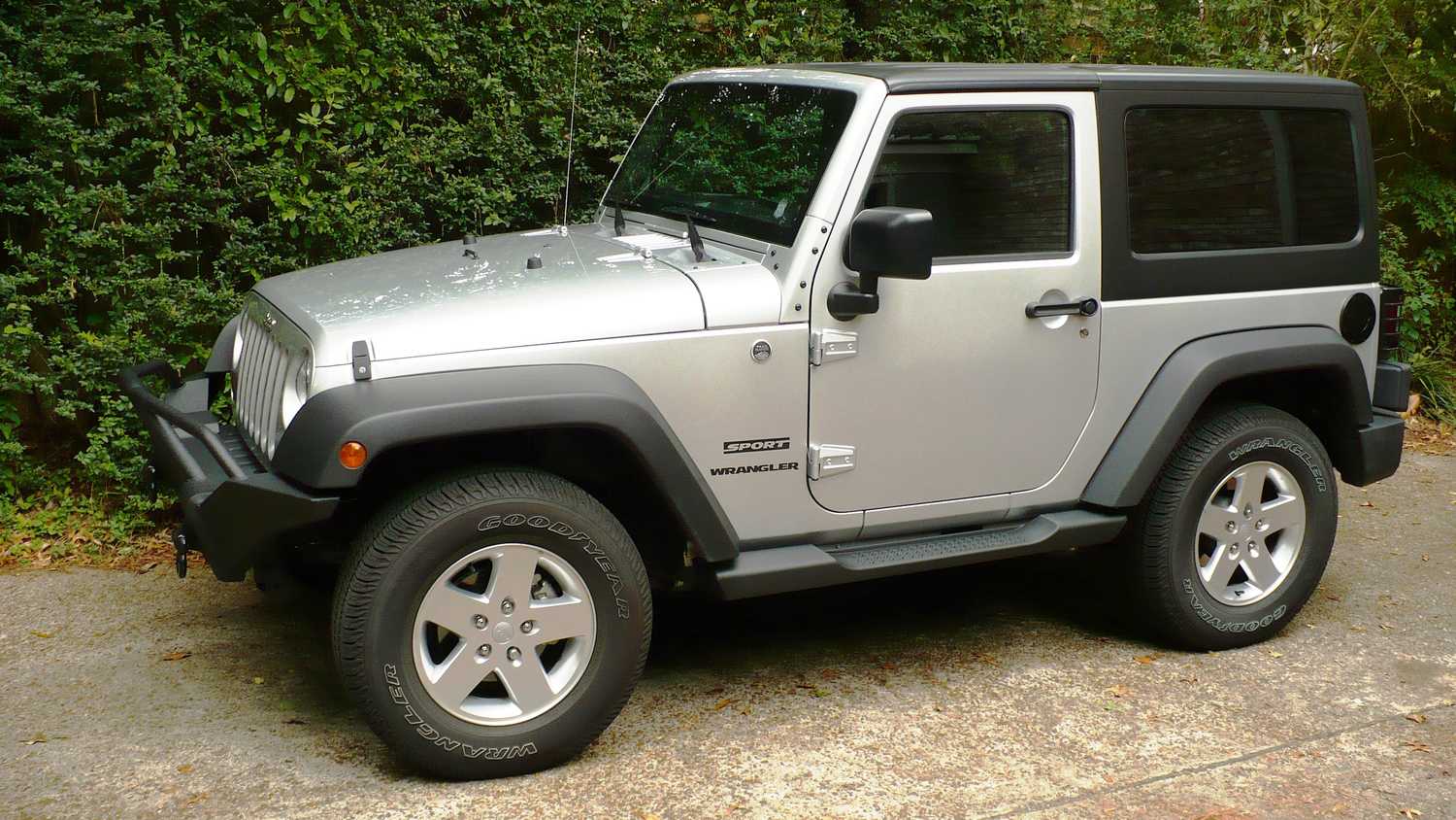 Mopar 82210565AD Factory Style Side Steps for 0718 Jeep Wrangler JK 2