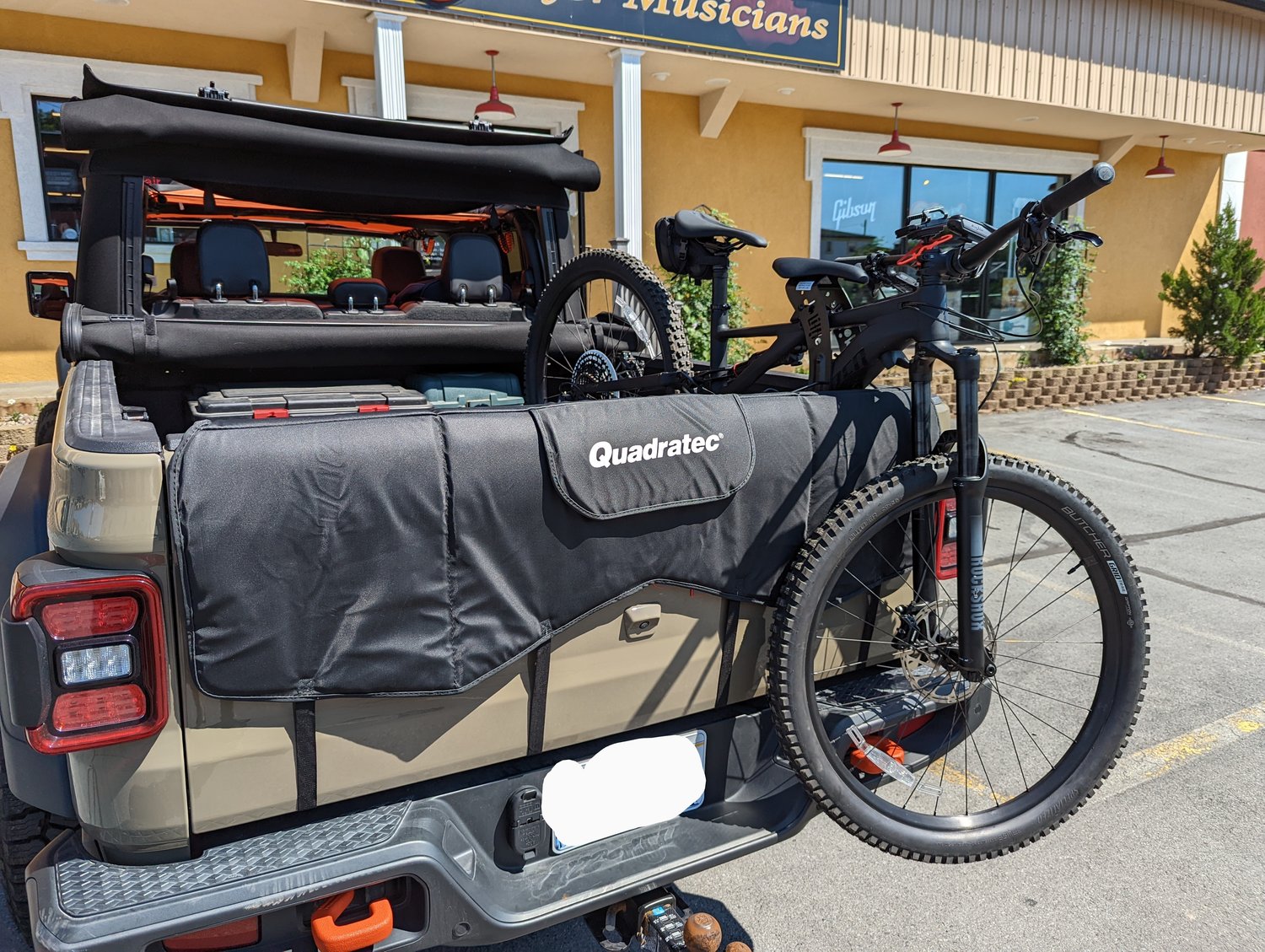 Tailgate mat for bikes 2025