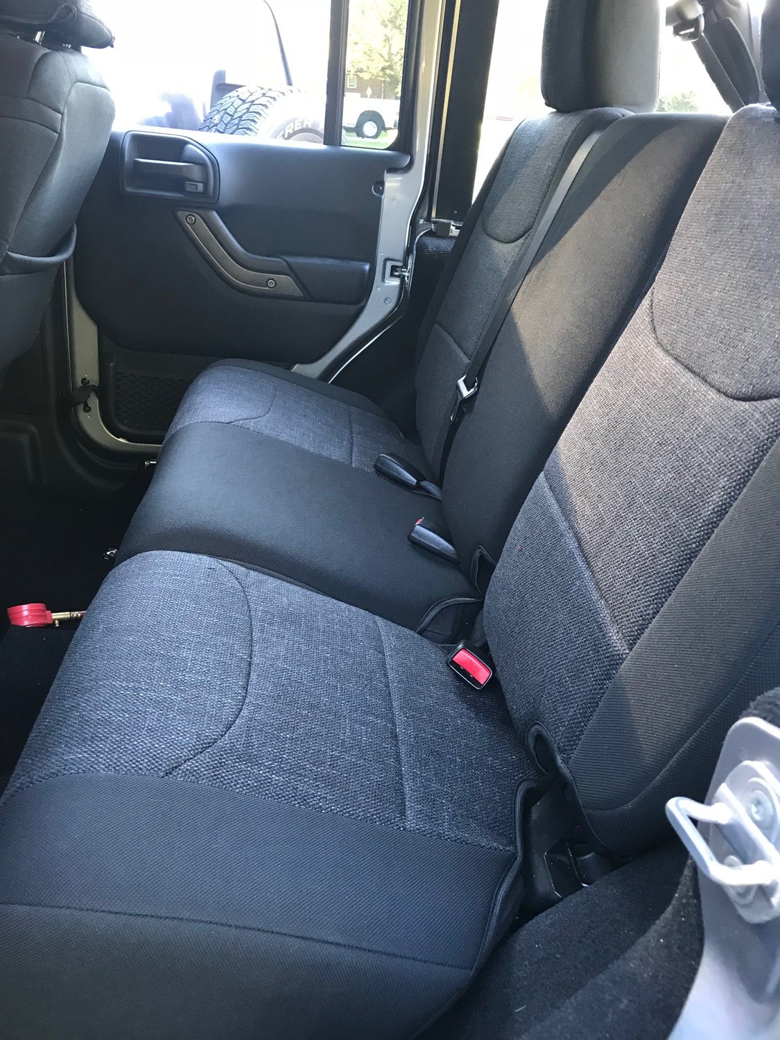 TecStyle Custom Fit Front and Rear Cloth Seat Covers for 0718 Jeep