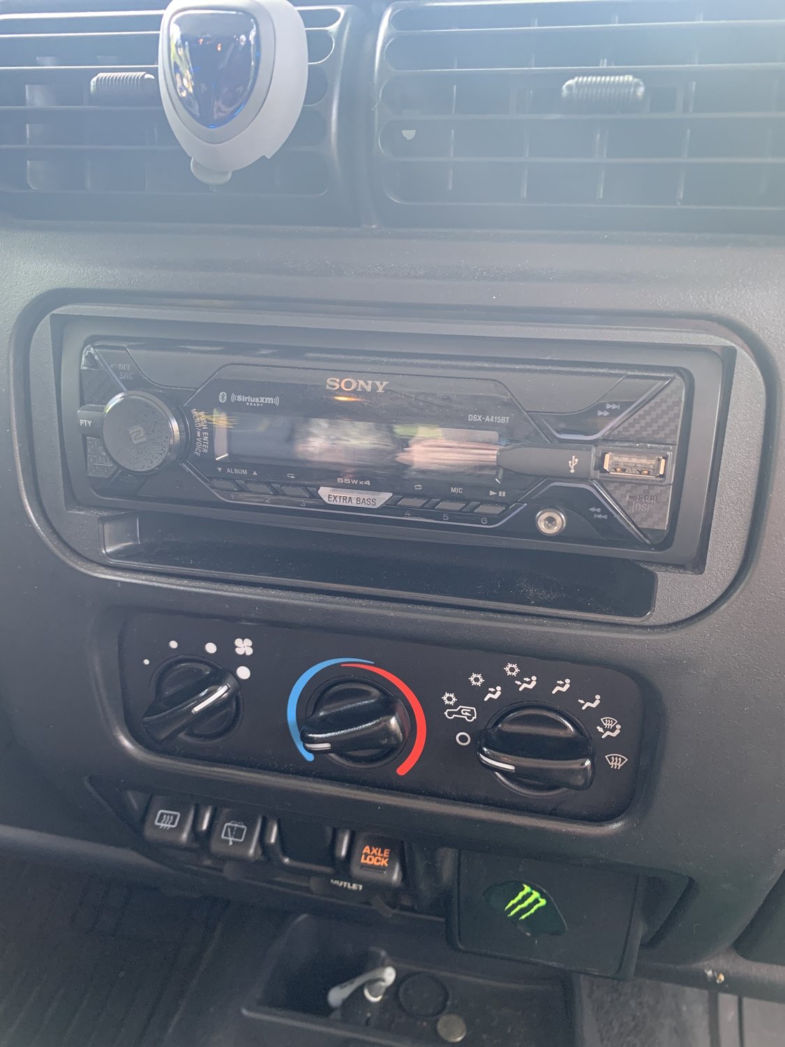 Sony DSXA415BT Stereo Receiver with Bluetooth Quadratec