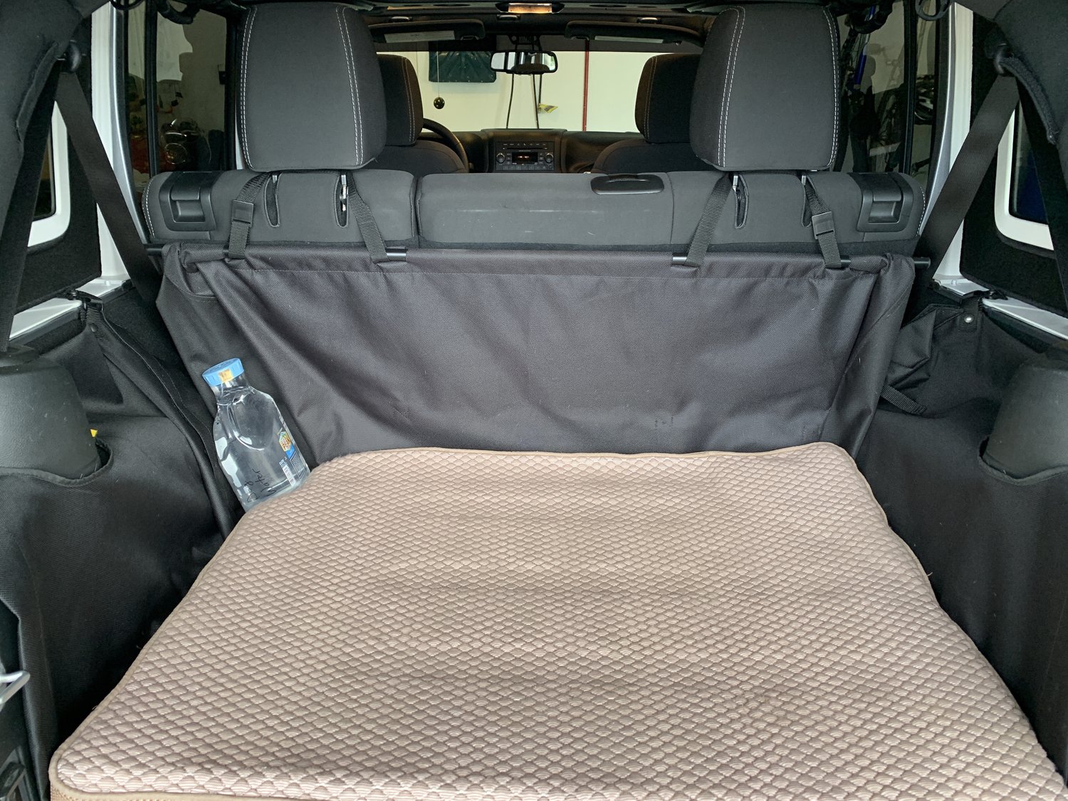 Dirty dog jeep top cargo liner