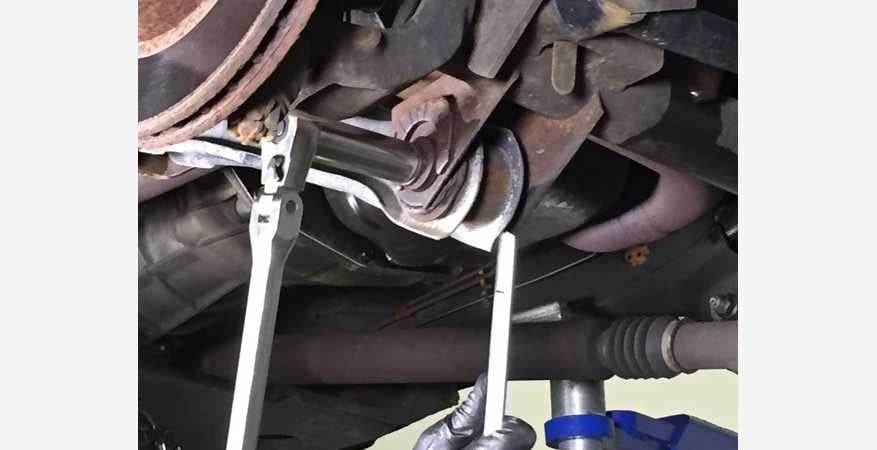 Front Lower Control Arm, Axle Side Bolt