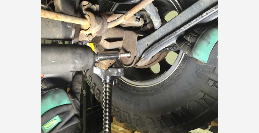 Removal of Stock Rear Lower Control Arm