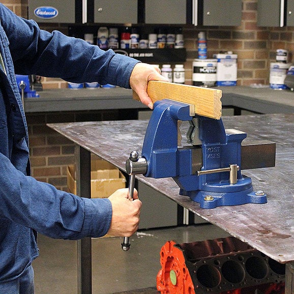 PRIMO 4-Inch Pipe And Bench Vise - 360?? Swivel Base Drop-Forged Workshop Tool