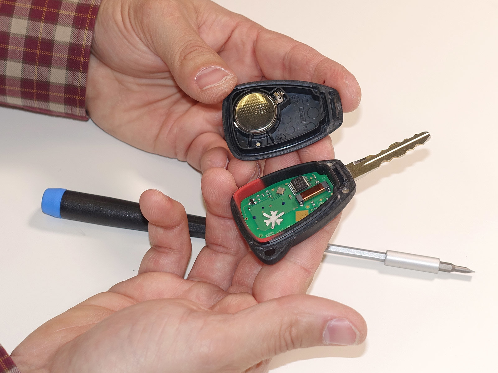 How To Replace Battery In 2019 Jeep Wrangler Key Fob