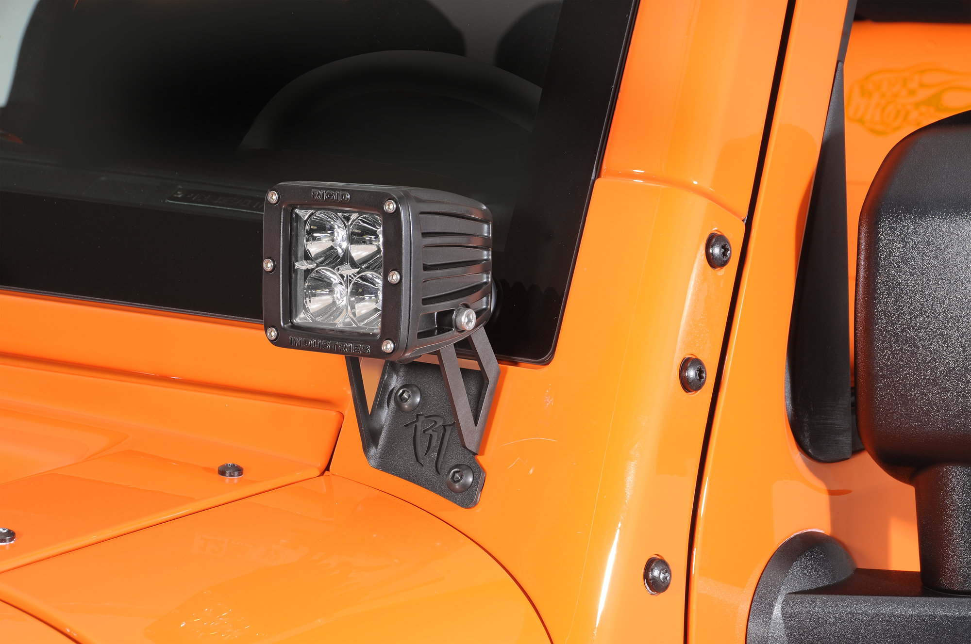 2011 Jeep WRANGLER-RHD Post mount spotlight -Chrome Passenger side WITH install kit 100W Halogen 6 inch