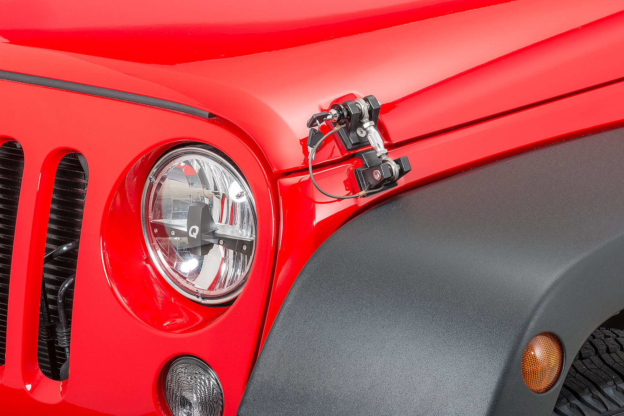 Jeep Wrangler замок на капот