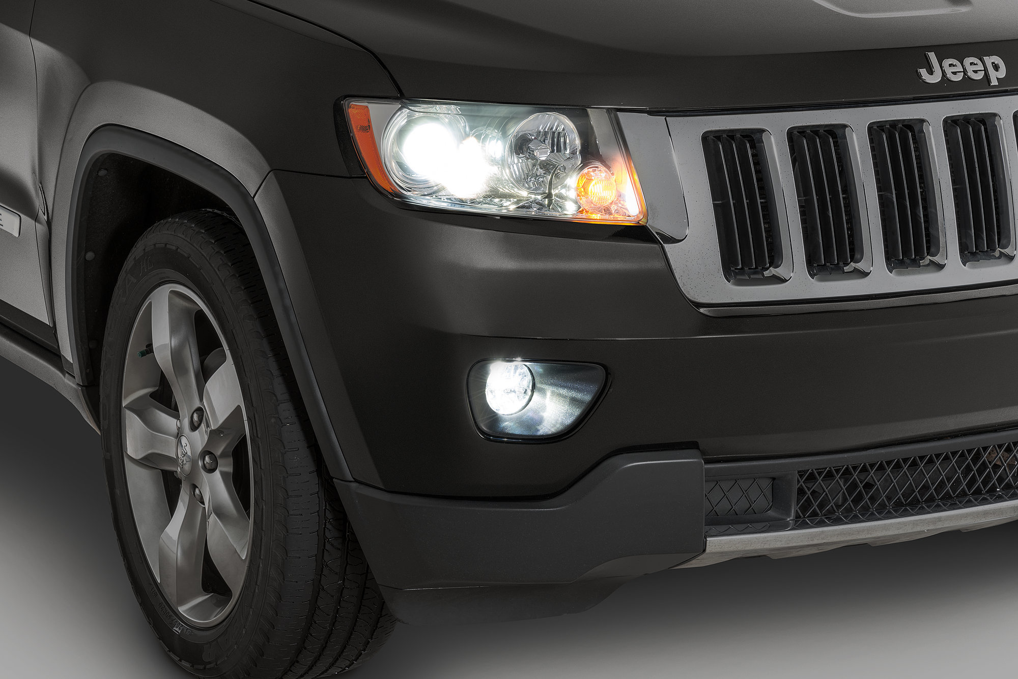 Quadratec LED Fog Lights Kit for 11-13 Jeep Grand Cherokee WK2.