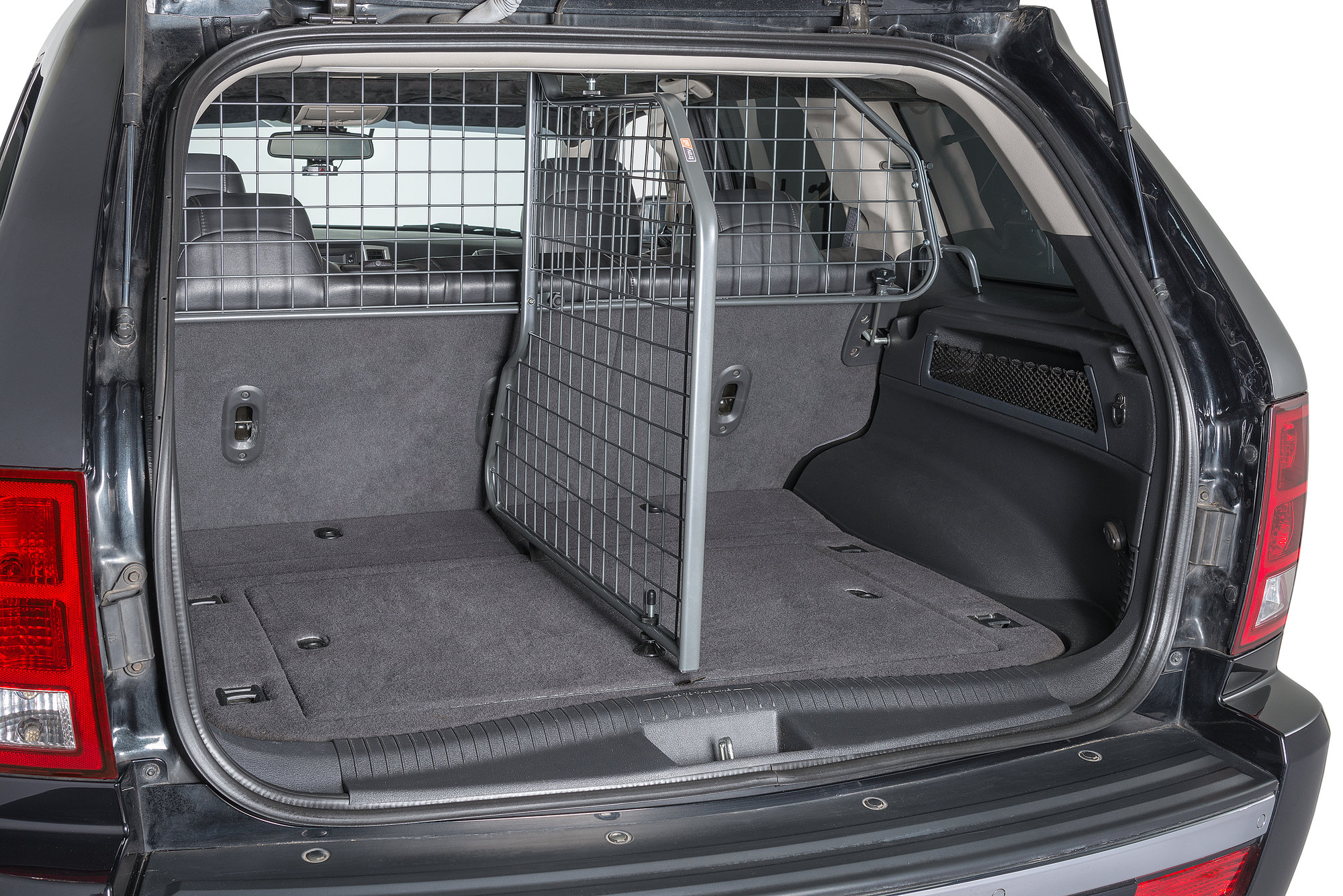 Travall TDG1375D Pet Divider for 0510 Jeep Grand Cherokee WK Quadratec