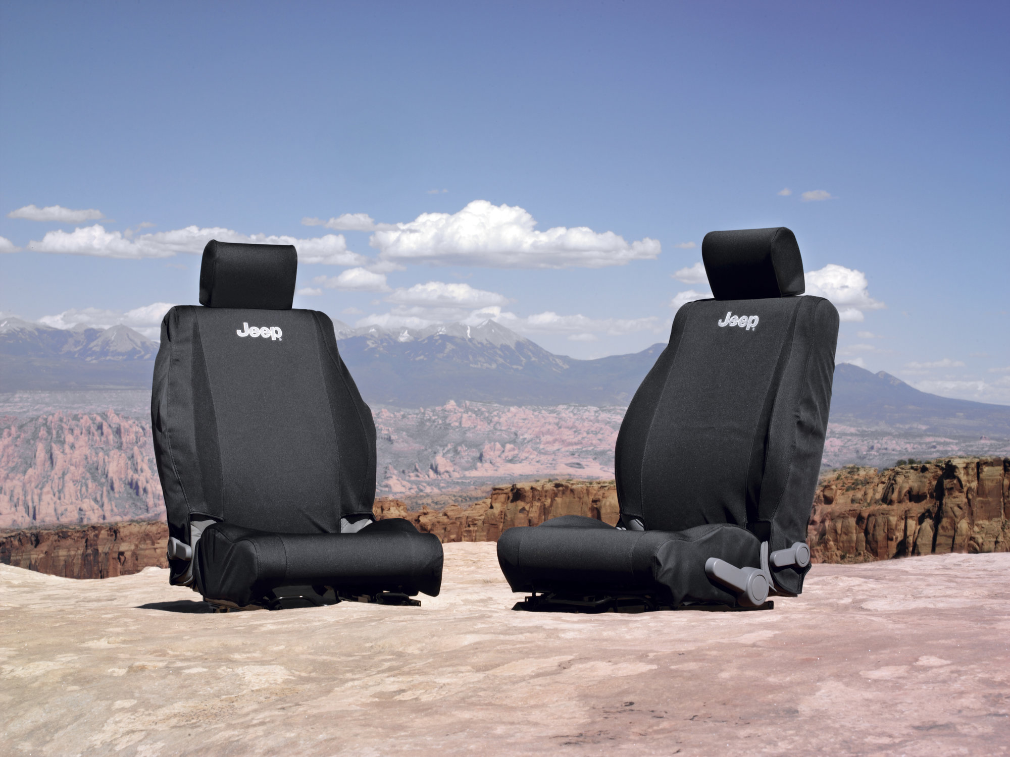 Mopar Jeep Logo Front Seat Covers for 07-10 Jeep Wrangler JK without Seat  Airbags | Quadratec