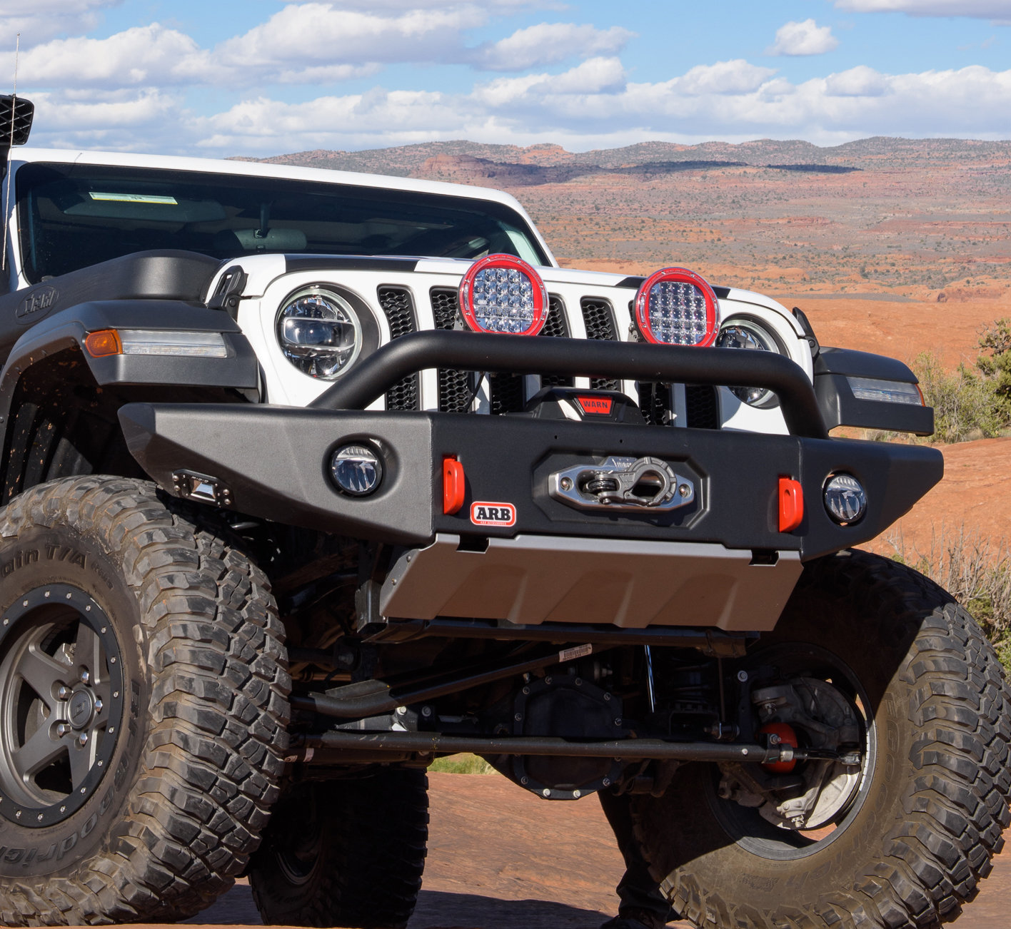 ARB 3450460 Front Bondi Deluxe Winch Bumper for 18-22 Jeep Wrangler JL &  Gladiator JT | Quadratec