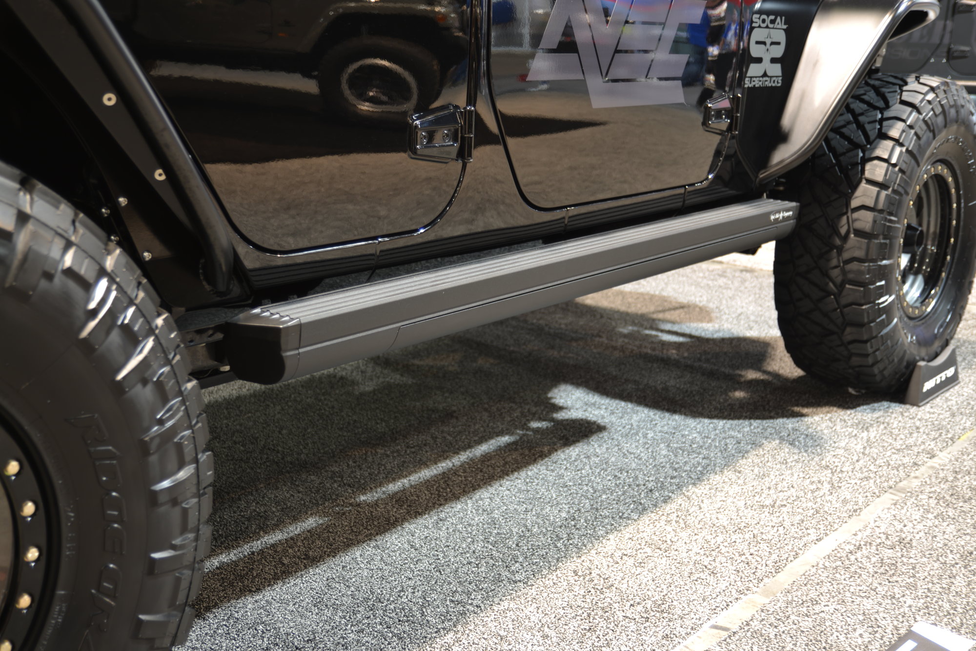 RockSlide Engineering BDAS100JK4 Auto Step for 0718 Jeep Wrangler