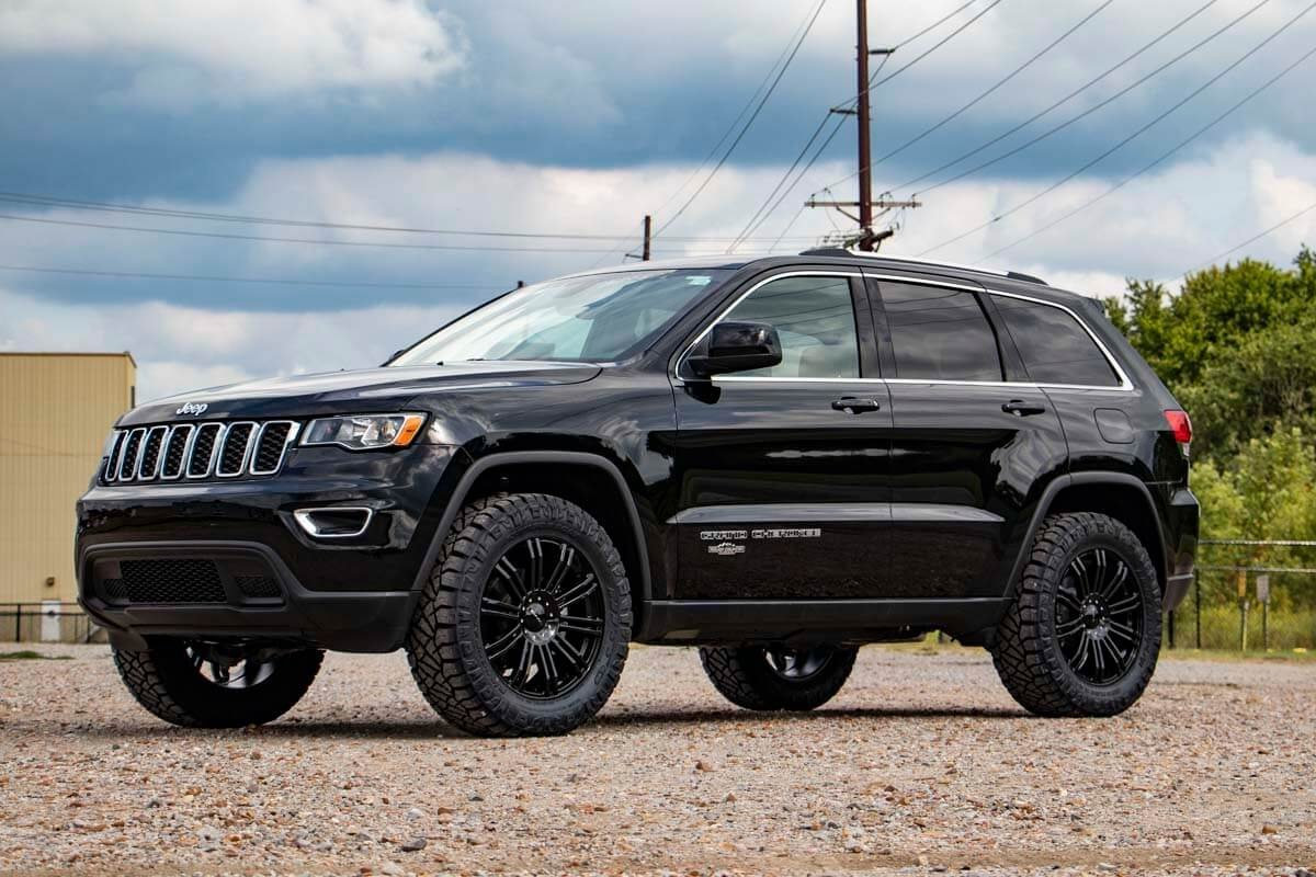 Rough Country 2.5in Suspension Lift Kit for 11-21 Jeep Grand Cherokee WK2