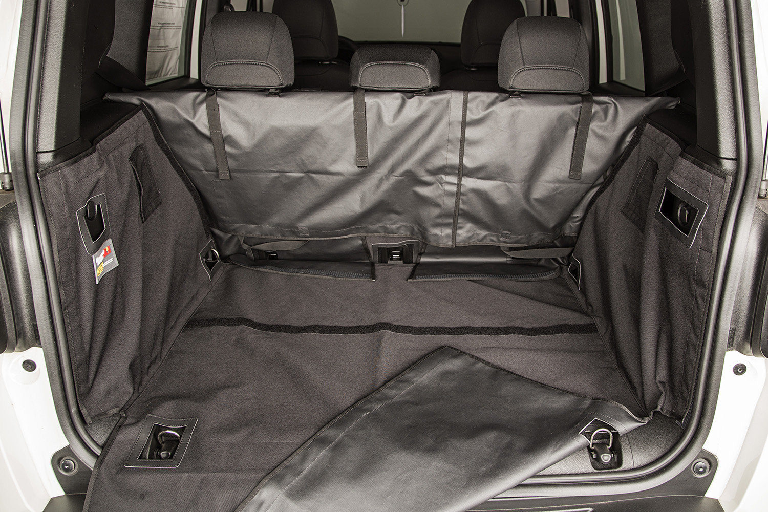 Rugged Ridge 13260 07 C3 Cargo Cover For 15 17 Jeep