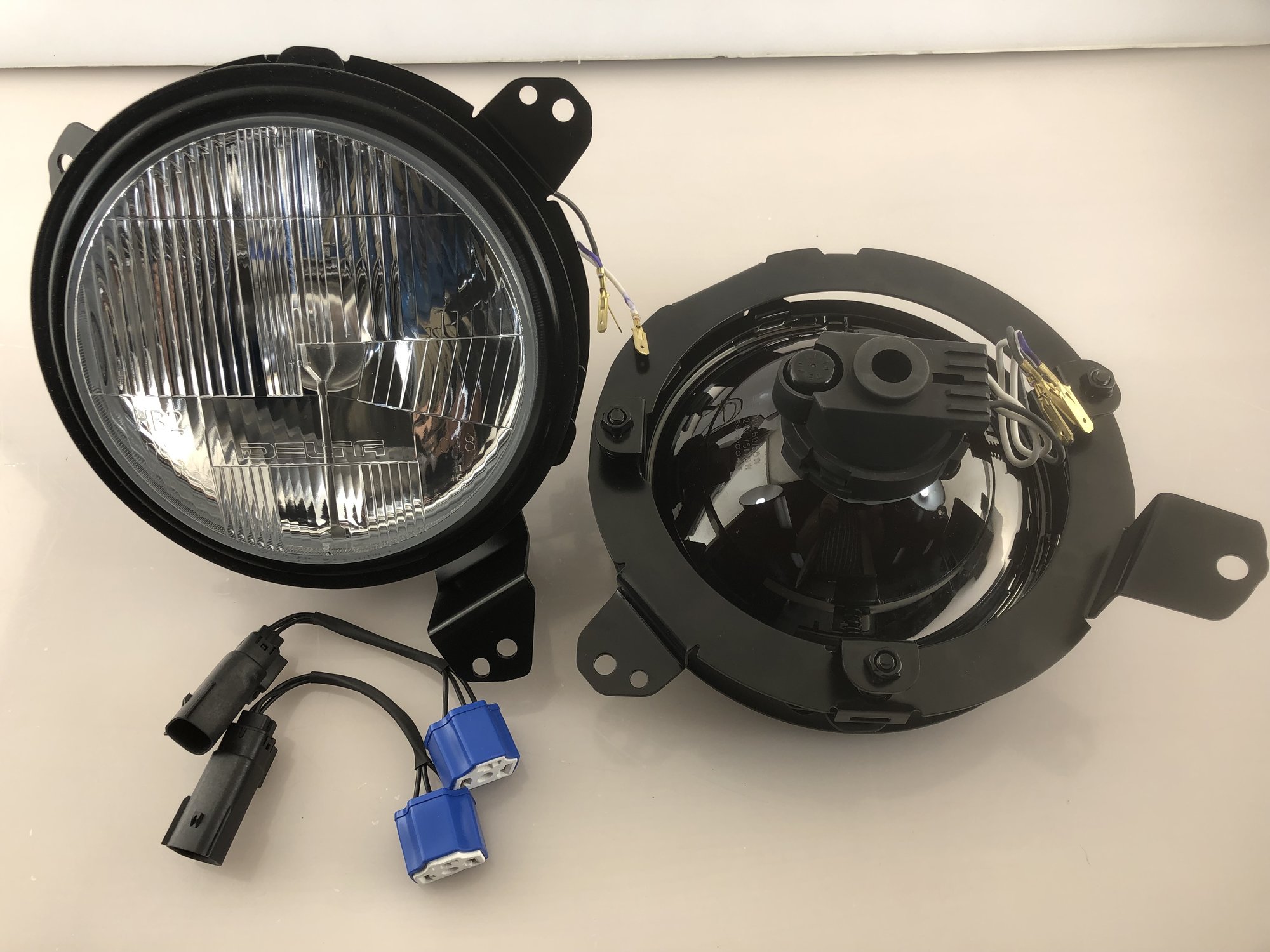 Delta Tech 011147LEDS Waterproof DOT Hi/Lo LED Headlight Kit with