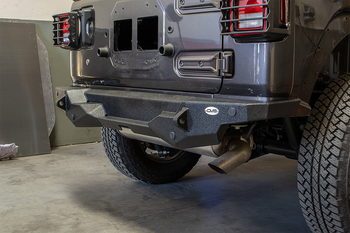 dv8-offroad-rear-bumper-jl-rbjl-07-installed.jpg