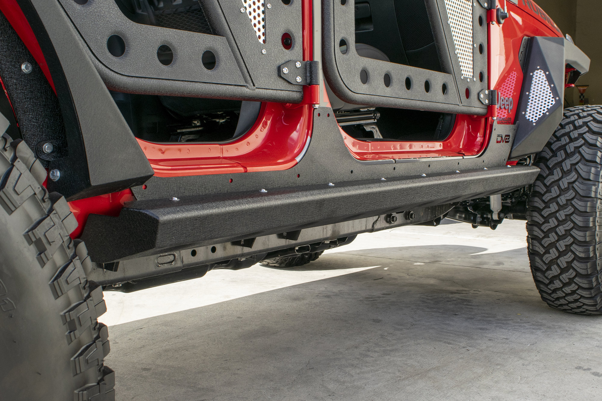 DV8 Offroad SRJL06 Rocker Guards with Rock Skins for 1820 Jeep