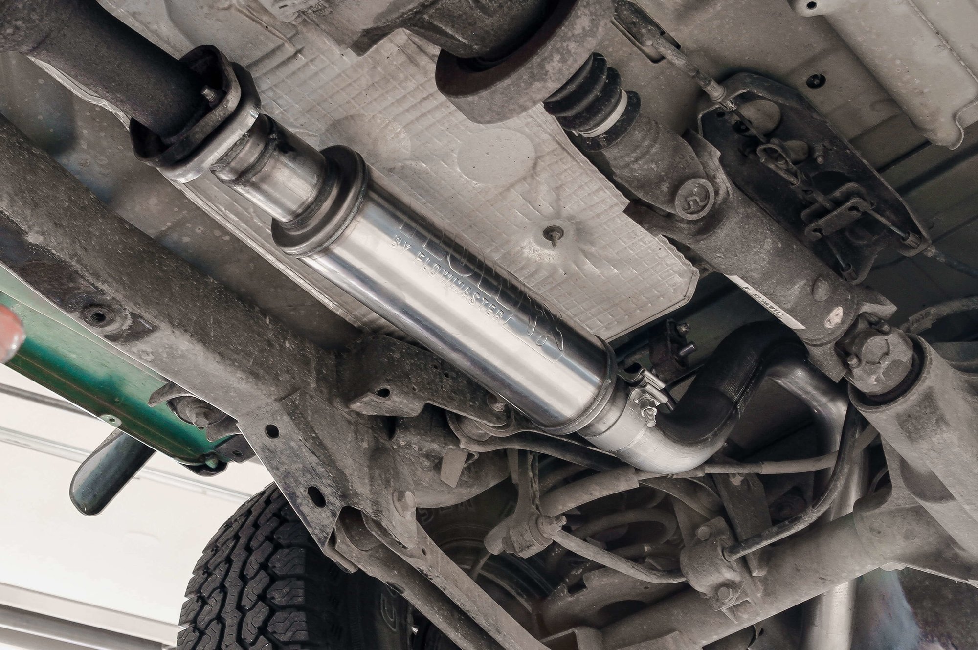 Flowmaster FlowFX Cat-Back Exhaust System for Jeep Wrangler TJ | Quadratec