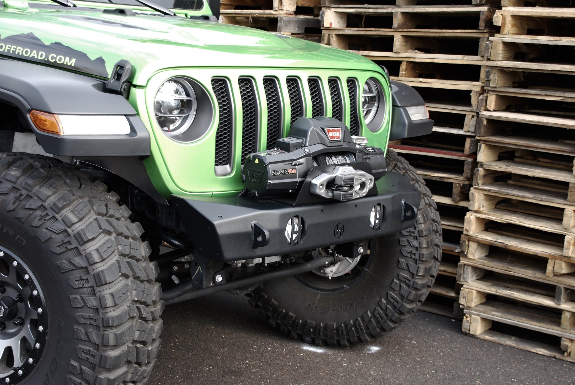 Jeep Wrangler 2020 на гусеницах