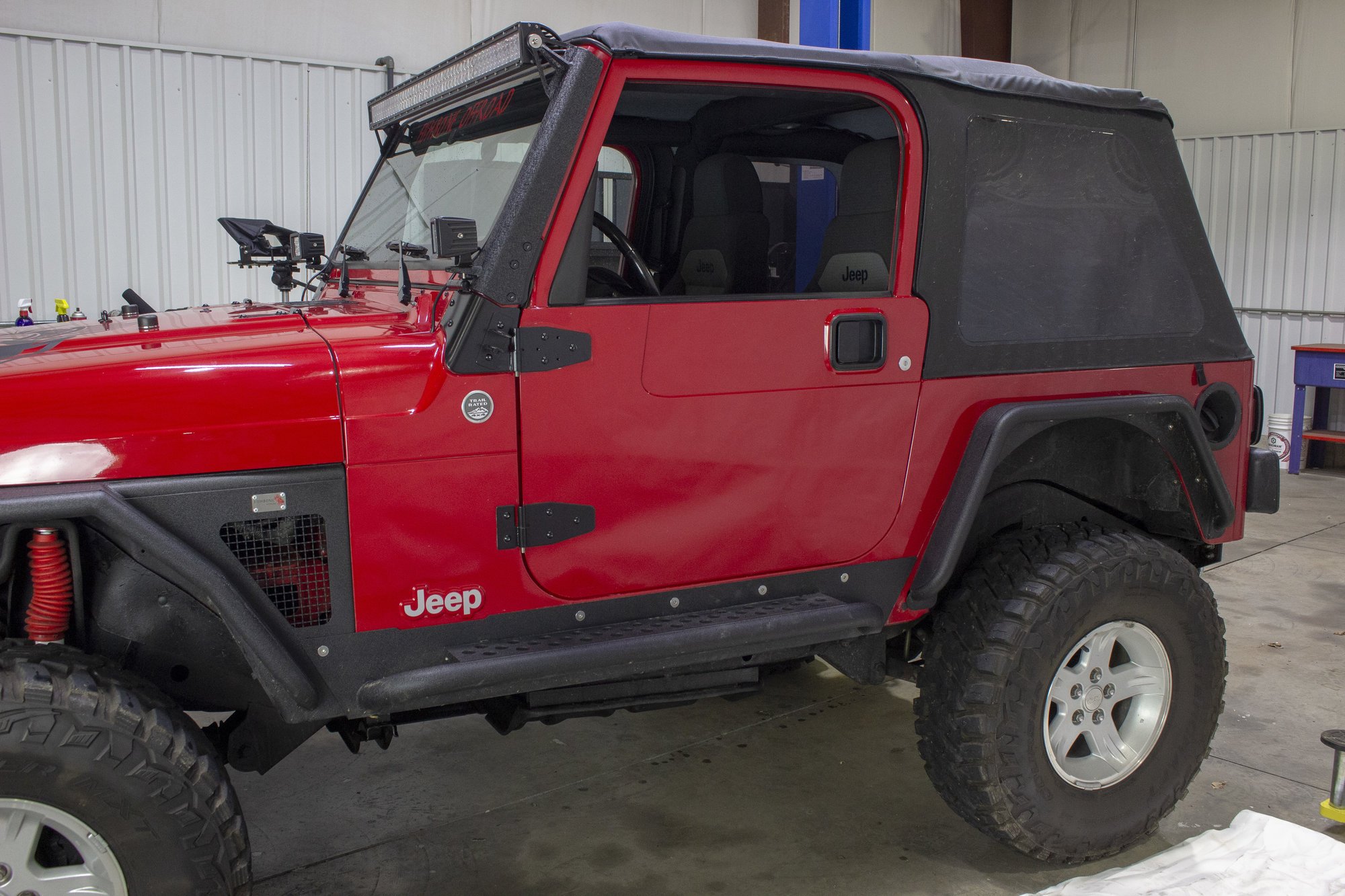 Kentrol Door Hinge Set for 03-06 Jeep Wrangler TJ | Quadratec