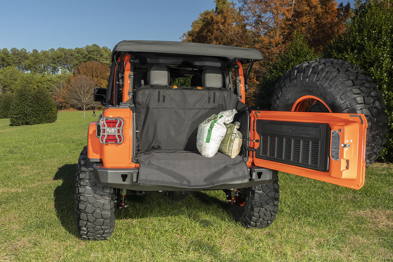 Rugged Ridge 13260.14 C3 Rear Cargo Cover for 1820 Jeep