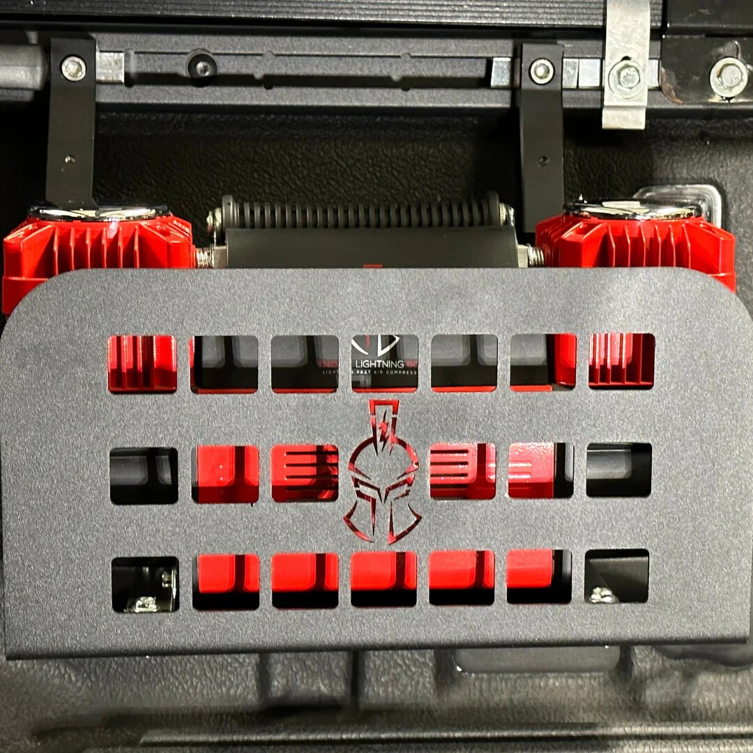 JEEP バッテリートレイ とドレンチューブ Ｍ151 Ｍ151Ａ2 ジープ　6 JEEP バッテリートレイ とドレンチューブ2個 M151 M151A2