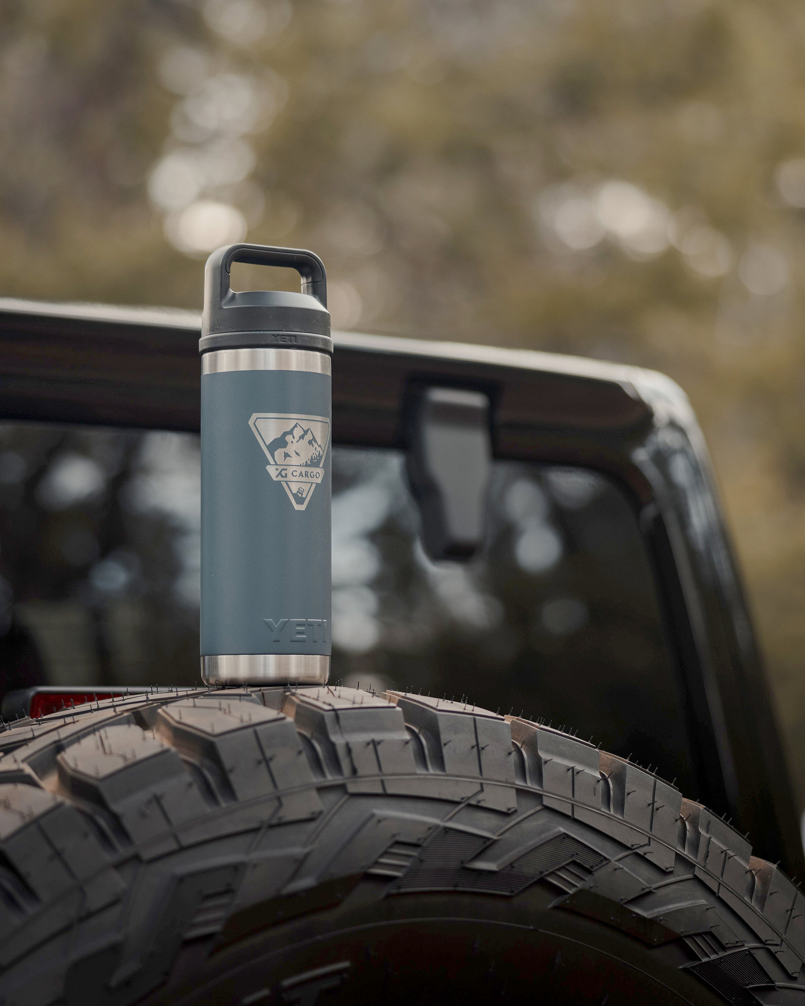 https://www.quadratec.com/sites/default/files/styles/product_zoomed/public/product_images/xg-cargo-xg-404-x-yeti-rambler-18-oz-blue-1_0.jpeg