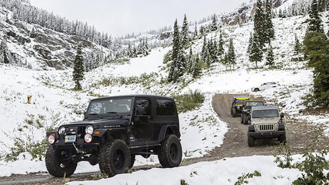 Jeeps in a trail group with a snowy background