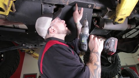Embedded thumbnail for JcrOffroad Transfer Case Skid Installation for Jeep Wrangler JK and JKU
