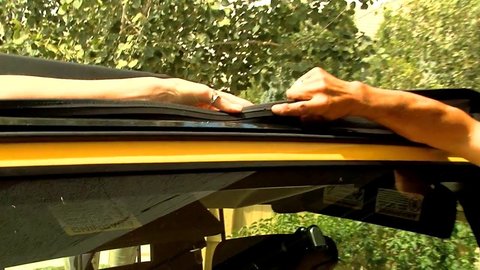 Embedded thumbnail for Bestop Supertop for 97-06 Jeep Wrangler Install