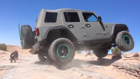 Embedded thumbnail for Wheeling Wednesday 36 - "How good are JCR skidplates?  Let's find out!"